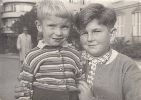 Pavlín Paša Jirků, vedle bratr Jaroslav