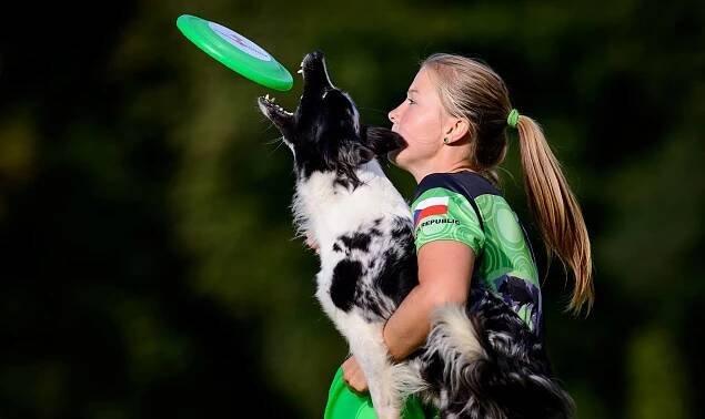 Alena Smolíková, špička v dogdancingu a dogfrisbee nejen v ČR, vítězka soutěže Kynolog roku, trenérka a rozhodčí - Pejskarina.cz