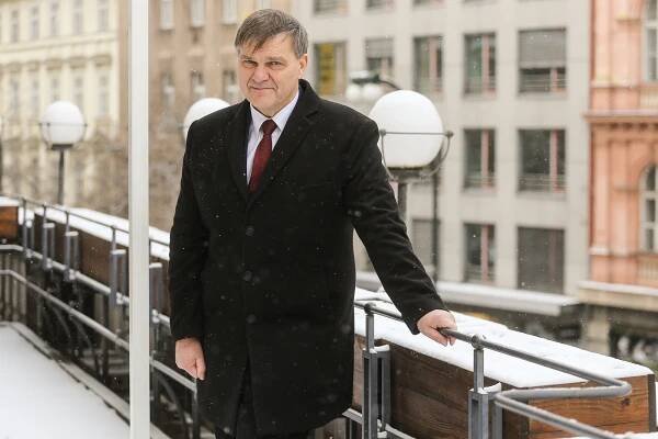 Diplomat Rudolf Jindrák: V našem zájmu je, aby Rusové nevyhráli