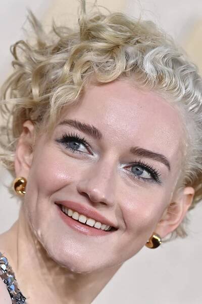 Julia Garner Boards MCU's ‘Fantastic Four’ as the Silver Surfer