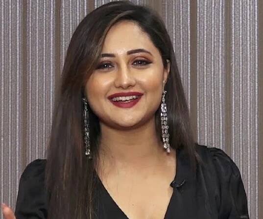 Rashami Desai Biography - Facts, Childhood, Family Life & Achievements