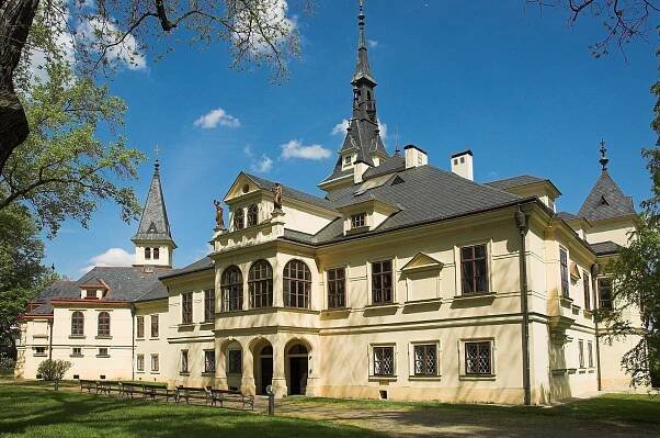 Zámek Josefa Hlávky - Lužany - Architektonické památky - Hrady, zámky, tvrze, paláce - Plzeňský kraj - Lužany