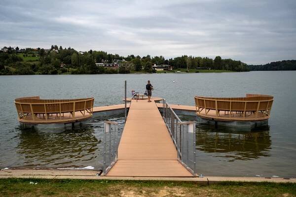 Žermanická přehrada má nové designové molo. Ke kochání přímo vybízí