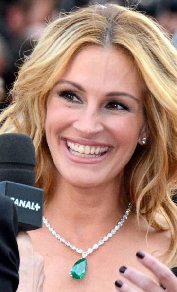 File:Julia Roberts Cannes 2016 (cropped 2).jpg - Wikimedia Commons