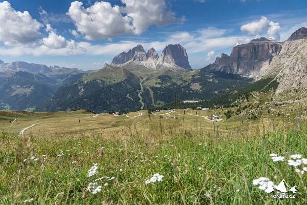 Po travnatém dolomitském hřebenu mezi Marmoladou a Piz Boè | Horama