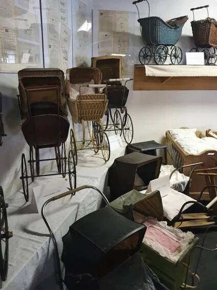Galerie | Muzeum starožitných kočárků, panenek a patentních listin v Náchodě