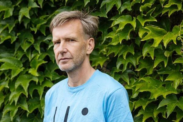 Petr Marek: Bavilo nás být pomstou hudbě. Zpěvák Kabátů nad Midi Lidmi kroutil hlavou