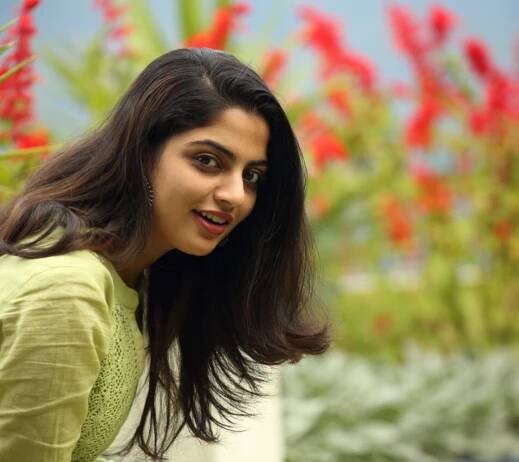 Nikhila Vimal: Check out these 48+ Gorgeous Photos of Nikhila Vimal - Filmi tamasha