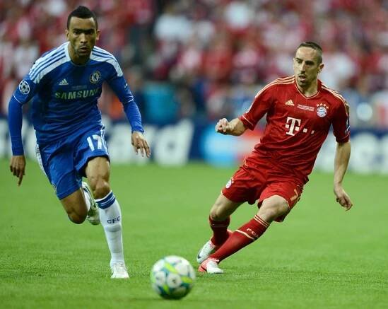FOTO Čech s Drogbou vytesali jméno Chelsea na ušatý pohár