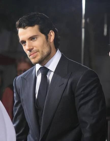 Henry Cavill: Aesthetic Elegance