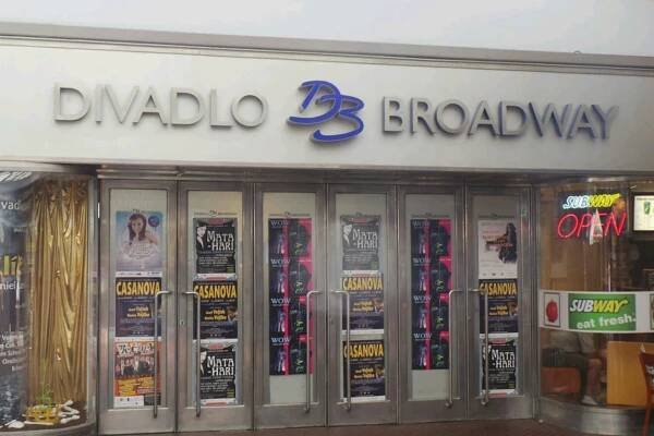 DIVADLO BROADWAY foto 2