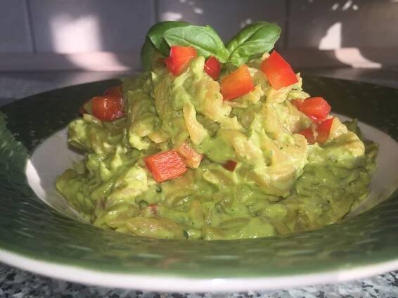 Red Lentil Pasta with Avocado, Basil & Garlic Sauce
