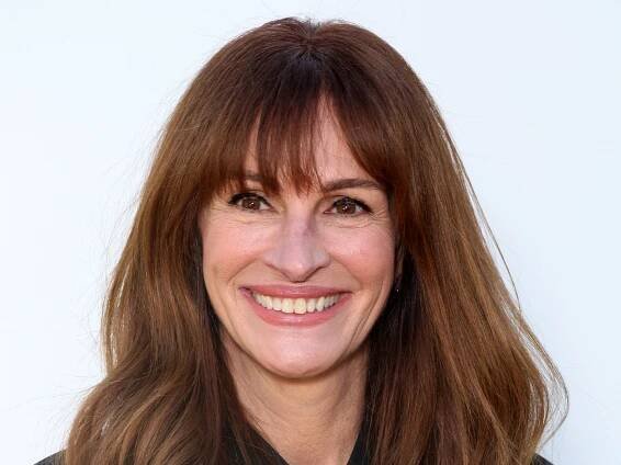 Julia Roberts Debuts Full-On Bangs During Paris Couture Week