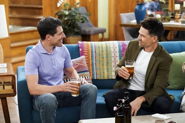 Max Greenfield, Kyle Howard - Sousedství - Welcome to the Splurge - Z filmu