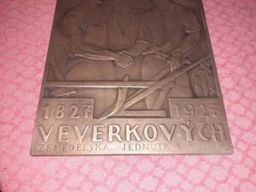 Kovová plastika-Památce bratranců Veverkových-autor J.V. Dušek - Starožitnosti