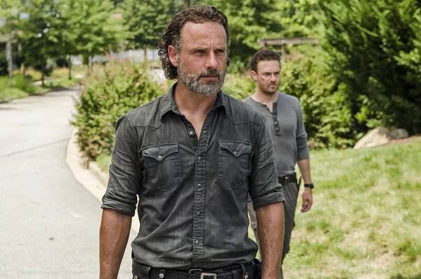 Živí mrtví - V nouzi poznáš přítele - Z filmu - Andrew Lincoln, Ross Marquand