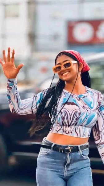 Bhoomi Shetty stuns in chic box-braid look