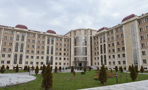 Soubor:Naxçıvan Mərkəzi Xəstəxanası.jpg – Wikipedie