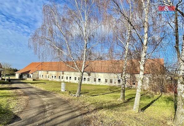 Prodej zemědělského objektu, 1700 m2, Dolní Chvatliny | Reality.iDNES.cz 