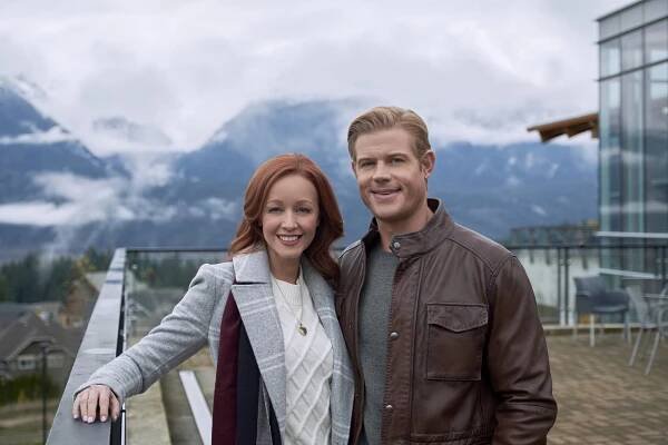 Lindy Booth, Trevor Donovan - SnowComing - Promo