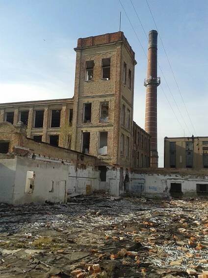 Ruiny bývalé továrny Perla dál hyzdí centrum Doudleb nad... | Hradec Králové