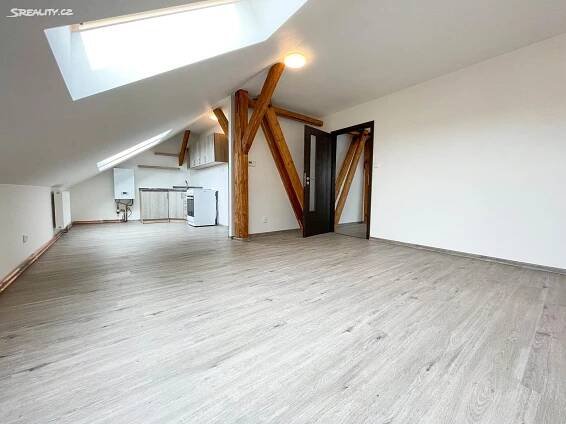 Pronájem bytu 3+kk 87 m² (Podkrovní), Revoluční třída, Nový Bydžov