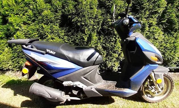 Prodám skútr YUKI GS50 obsah 70ccm r.v. 2009,zanovní pneu, najeto 17080km. Cena 8000,00 Kč. - InzerceTrinec.cz