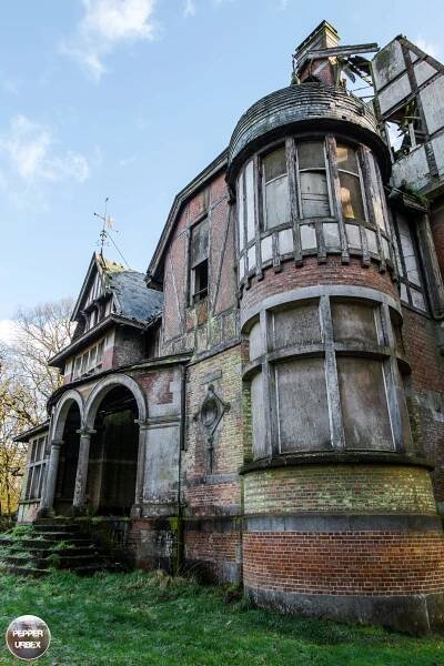 Château Nottebohm (BE) - Abandoned castle in Belgium 7
