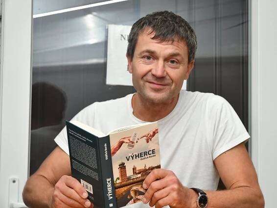 Autorské čtení knihy Výherce přineslo zajímavou debatu o zákulisí české loterie