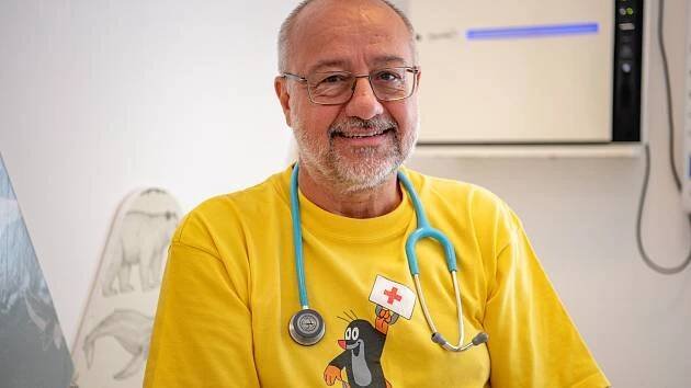 „Běžte prodávat buřty,“ slyšel u zkoušky. Dnes je ze Semenďáka uznávaný pediatr