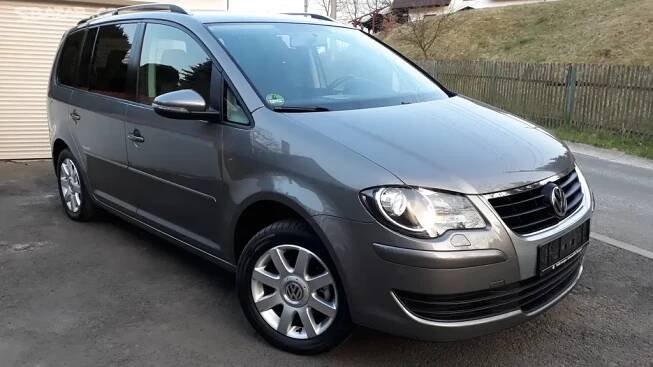 VW TOURAN 1.6MPI 75KW FREESTYLE 2010 BENZÍN 7 MÍST