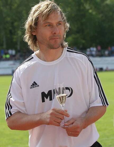 Pavel Nedvěd. Exhibiční zápas bývalých reprezentantů na oslavách 100 let fotbalového klubu v Hodoníně