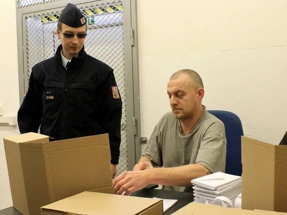 V bělušické věznici pracuje téměř polovina odsouzených, kteří mohou