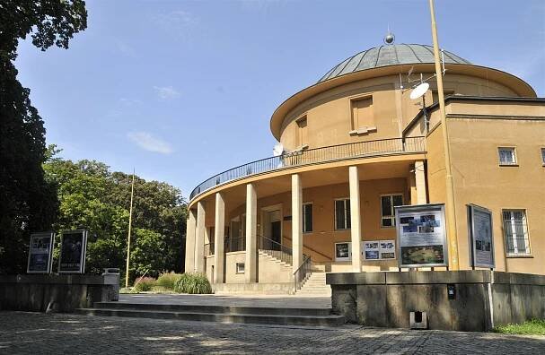 Pražské Planetárium i hvězdárny otevírají. V červnu mají děti vstupné zdarma