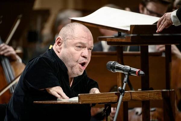 Thomas Quasthoff s Českou filharmonií: Ullmann plný čisté krásy a vřelé pravdivosti