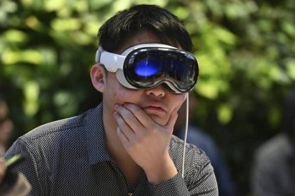 Ještě dražší Apple Vision Pro. Revoluční brýle s virtuální realitou nabízí lidé za přemrštěné ceny
