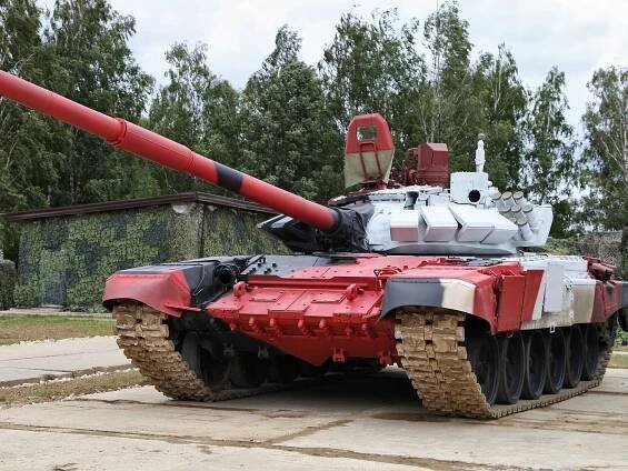 Neobvyklé tanky T-72B3 na Ukrajině. Jedná se o kopie ze slavného tankového biatlonu - Techsvět