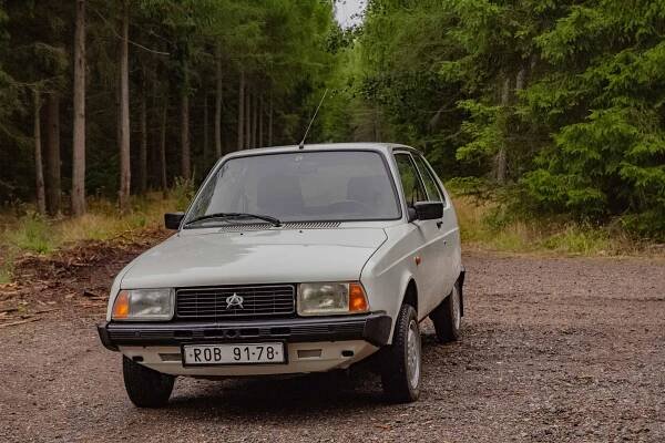 Oltcit je prý nejhorší auto na světě. Vyvedeme vás z omylu. Startování klikou je ale fakt úlet