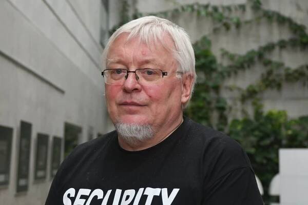 Čtyřicet procent samizdatu prošlo bytem nevidomého Klementa Lukeše, popisuje Kosatík svůj osud v knize