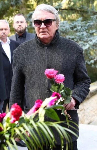 Vo veku 77 rokov zomrel Vlastimil Harapes.