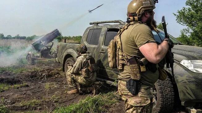 Fronta dělí ukrajinský Toreck na polovinu, obě armády tam spolu tvrdě bojují