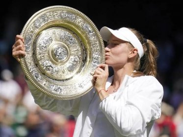 Novou kráľovnou Wimbledonu je Ruska s kazašským pasom: Ohlasy médií na triumf Rybakinovej