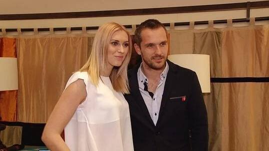 Sladila si lodičky s vlasy? Hvězda Novy si nechala obarvit háro do odstínu růžové - Super.cz