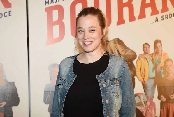 Novinářská projekce filmu Bourák, na které nechyběla ani herečka a tanečnice Kristýna Boková, která se na této akci ukázala v jednoduchém outfitu a bez make-upu. Profimedia