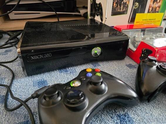 Xbox 360 + 2 ovladače + hry - Opava