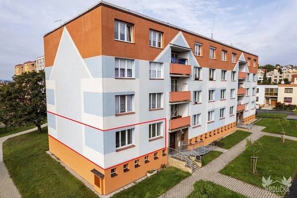 PRODÁNO - Pěkný byt 2+1 v Horažďovicích s velkou lodžií | Hrdlička reality
