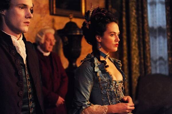 Nevěstky - Epizoda 5 - Z filmu - Hugh Skinner, Jessica Brown Findlay
