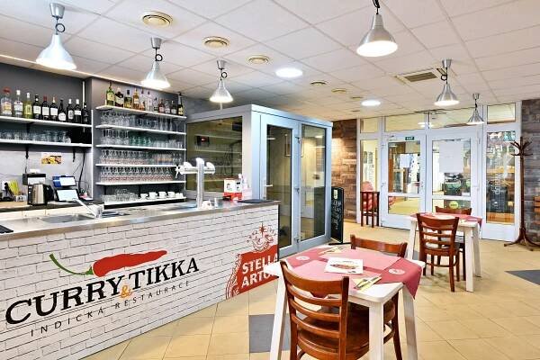 Degustační menu v Curry Tikka: kuřecí momtazi, galeb juman i mango lassi