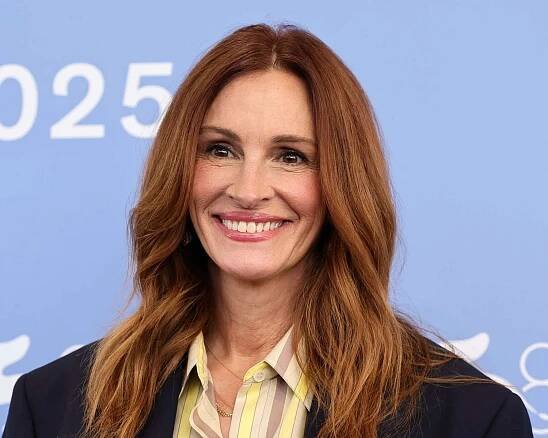 Julia Roberts Stuns in Asymmetrical Optical Illusion Gown and Over 100 Carats of Diamonds