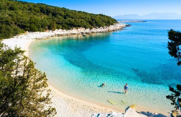 Emplisi Beach, Cephalonia, an ideal Greek island for families